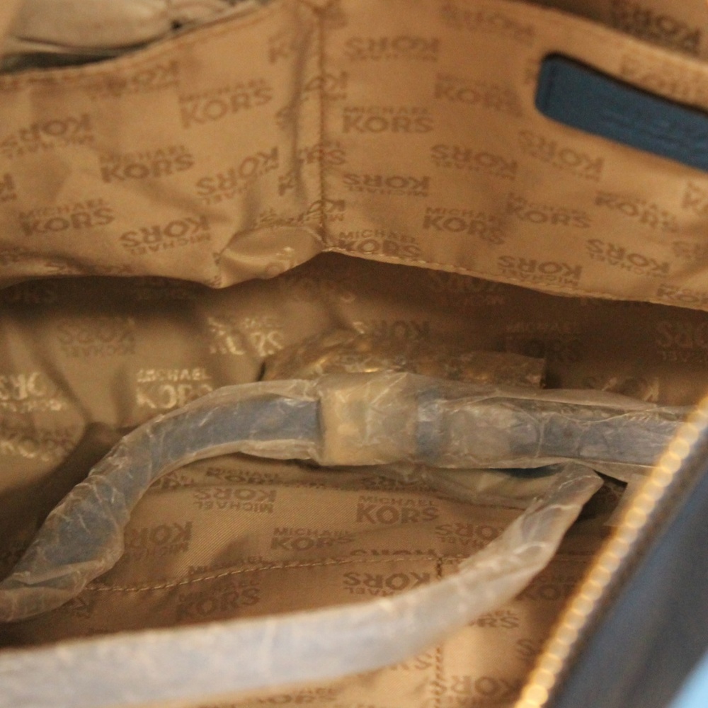 Michael Kors Blue Leather Bedford Shoulder Bag - Picture 6 of 6